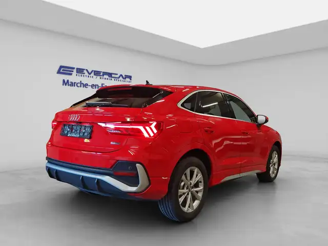 Audi Q3 view 4
