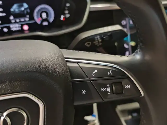 Audi Q3 view 15