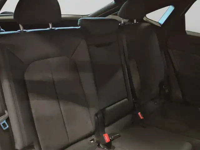 Audi Q3 view 12