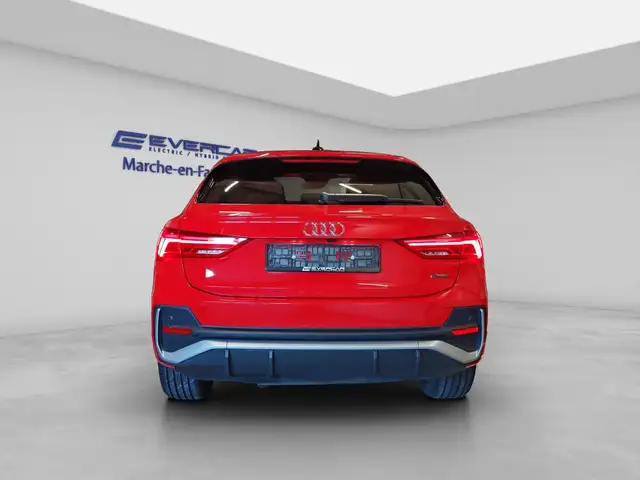 Audi Q3 view 5