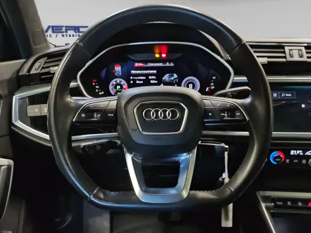 Audi Q3 view 13