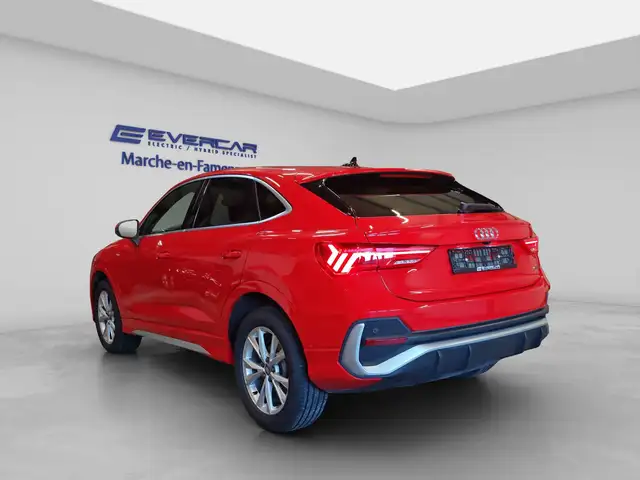 Audi Q3 view 6