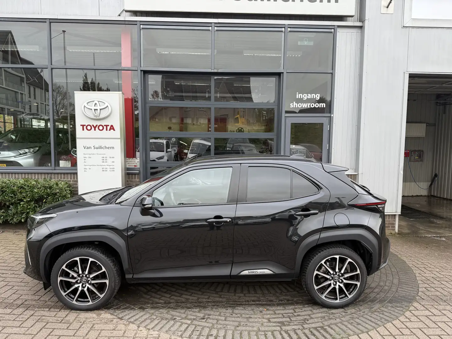 Toyota Yaris Cross 1.5 Hybrid GR sport Zwart - 2