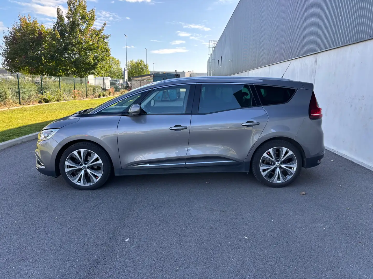 Renault Grand Scenic Intens Grijs - 2