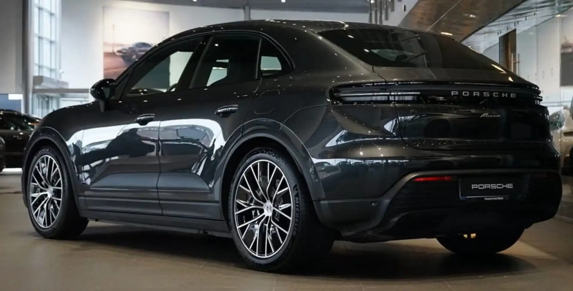 Porsche Macan Electric Sport-Chrono-Paket*AHK Gris - 2