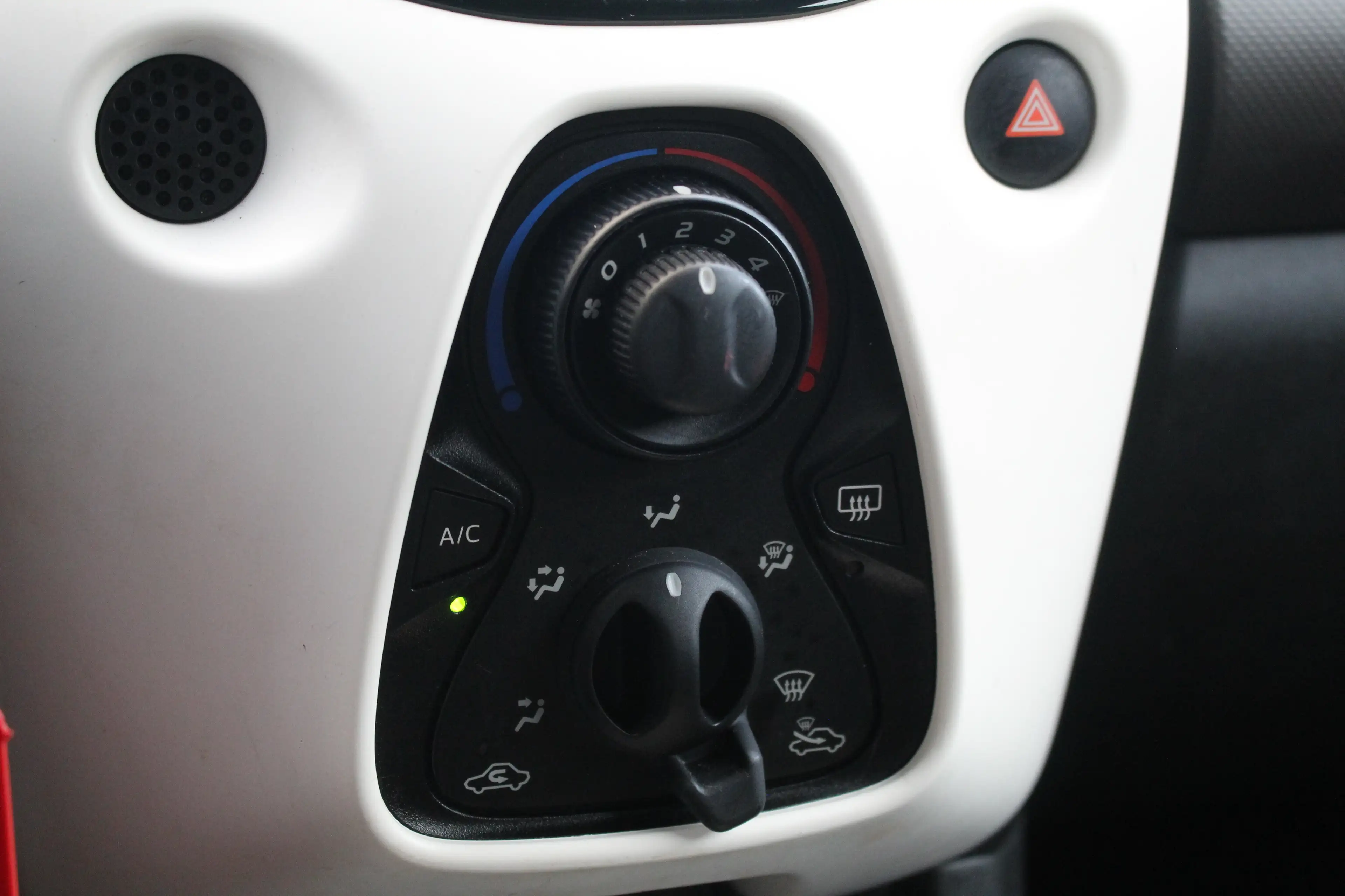 Citroen C1 1.0 VTi Millenium — photo 19