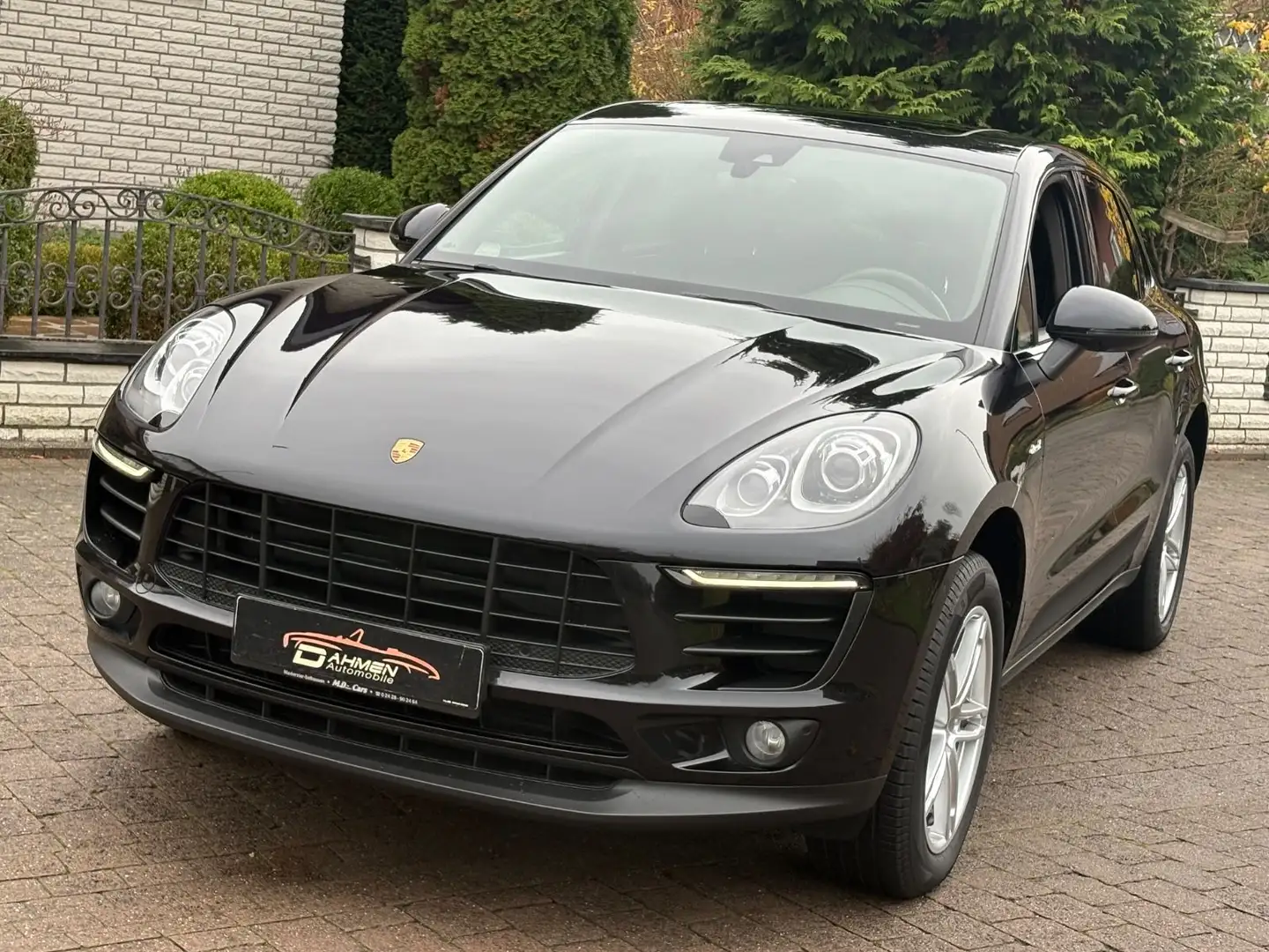 Porsche Macan S Diesel*1HAND*AHK*SHZ*KLIMA*GEPFLEGT*TOP* Schwarz - 1