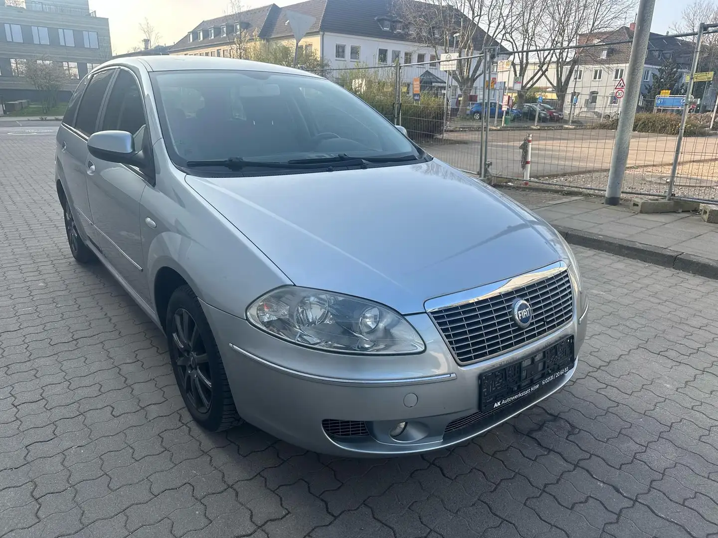 Fiat Croma 2.2 16V Automatik Klima Silber - 2