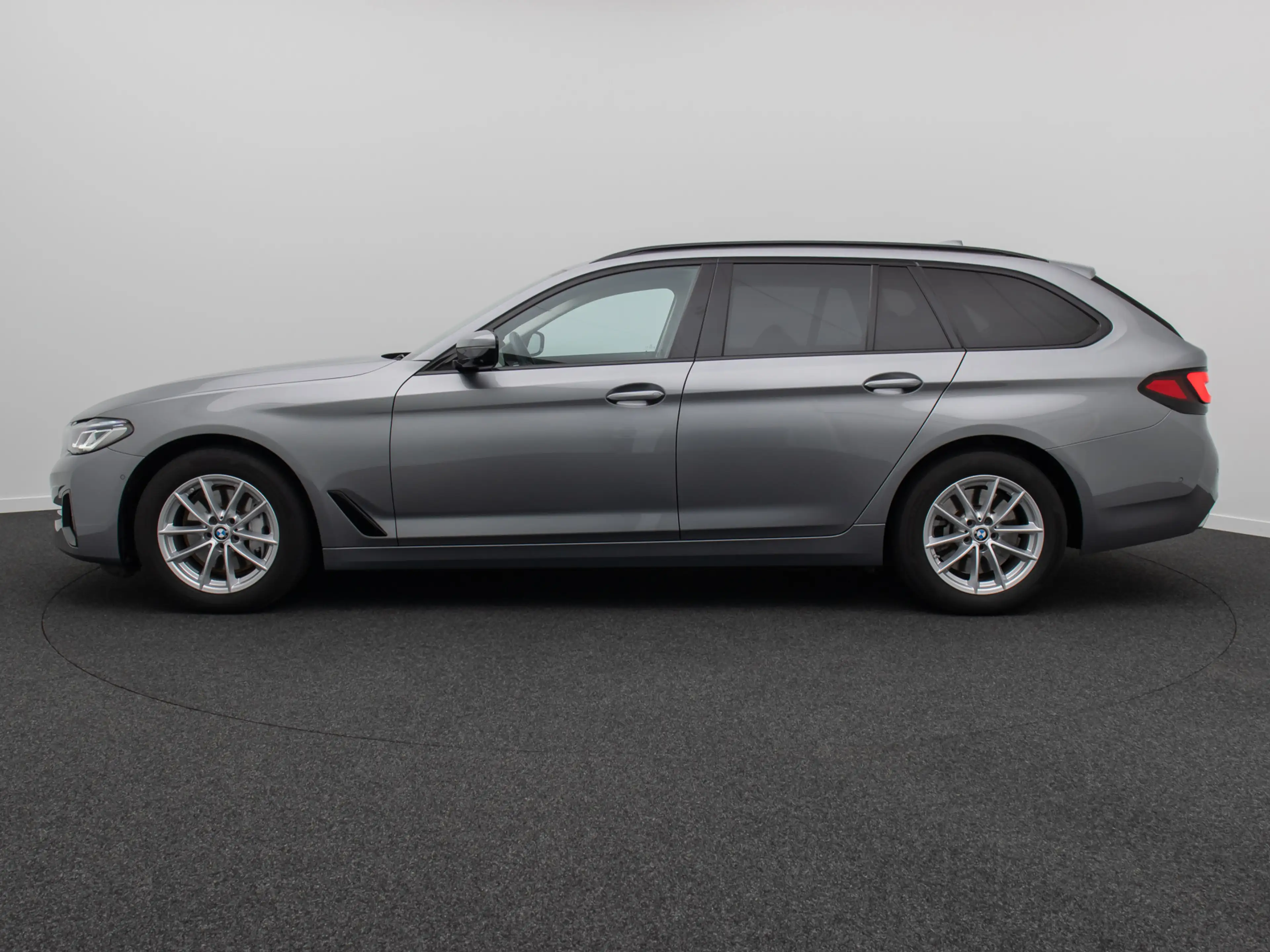 BMW 530 Panorama Laser HUD 360° DAB Leder Komfort — photo 11