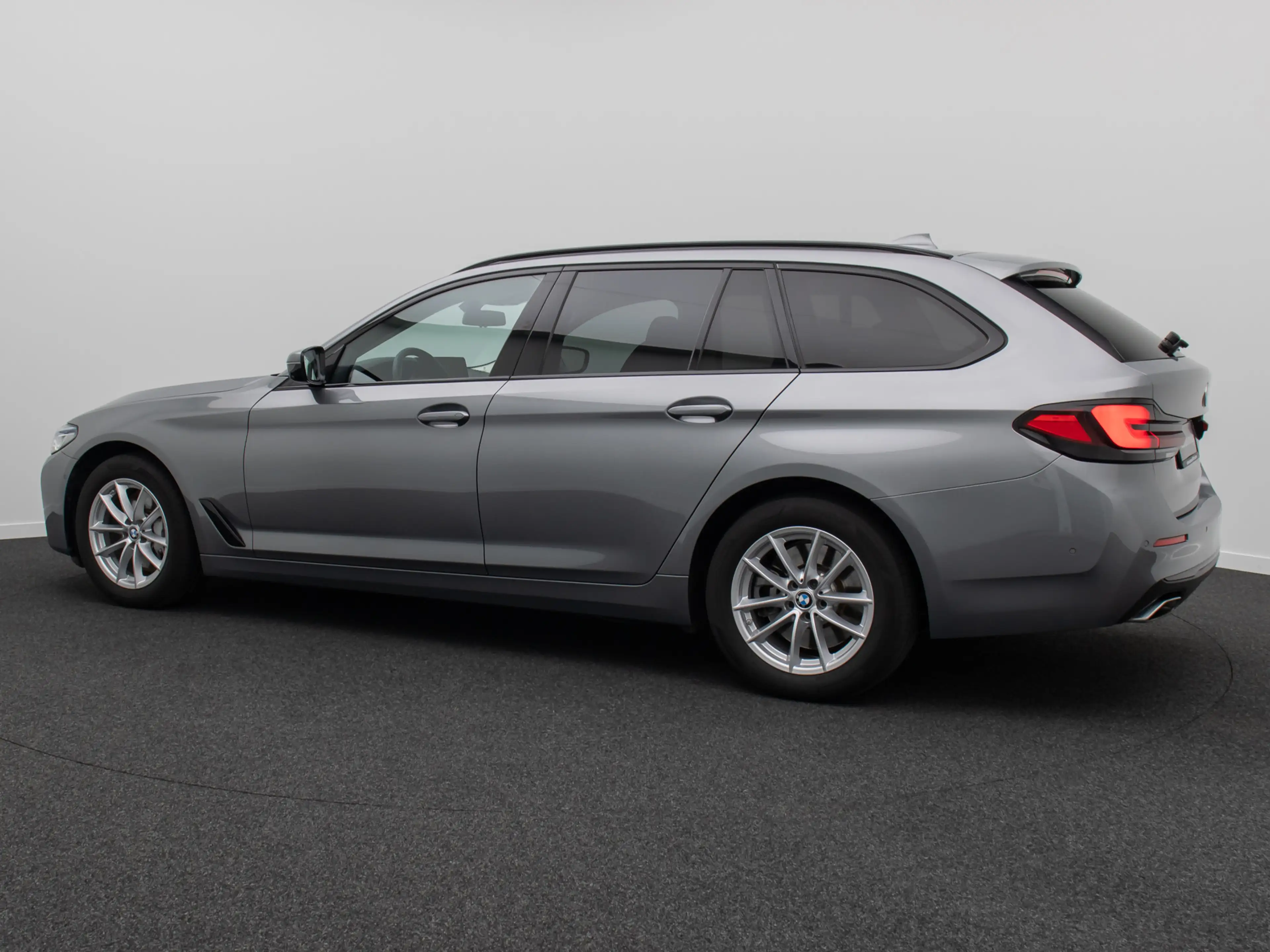 BMW 530 Panorama Laser HUD 360° DAB Leder Komfort — photo 10