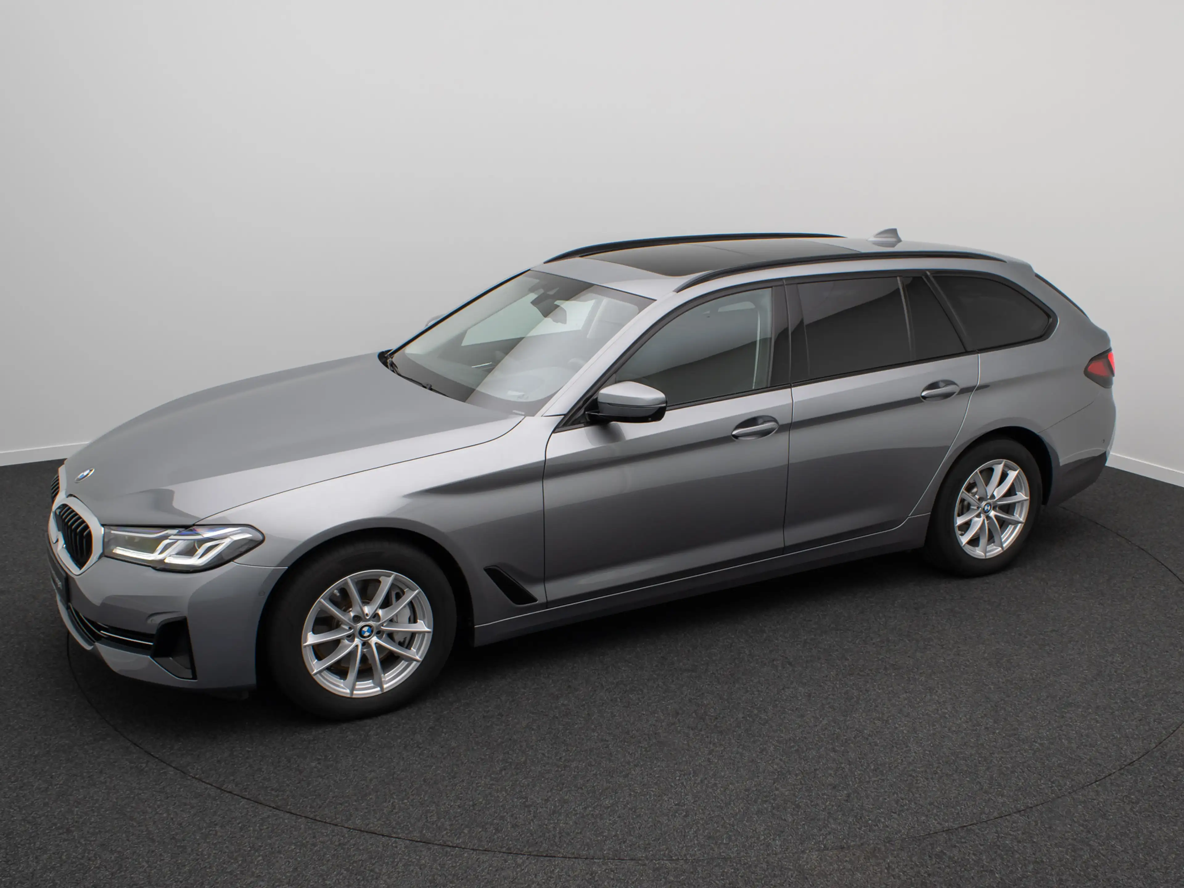 BMW 530 Panorama Laser HUD 360° DAB Leder Komfort — photo 12