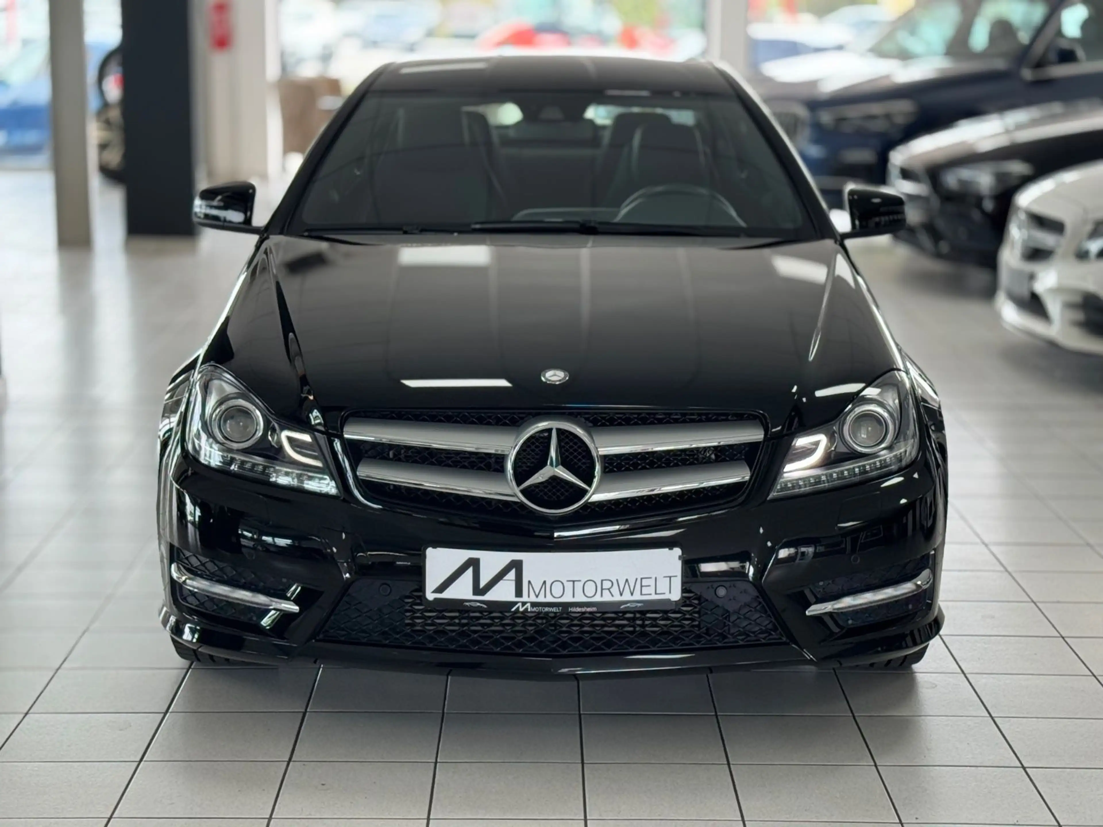 Mercedes-Benz C 250 Coupe CGI BlueEfficiency AMG Line — photo 2