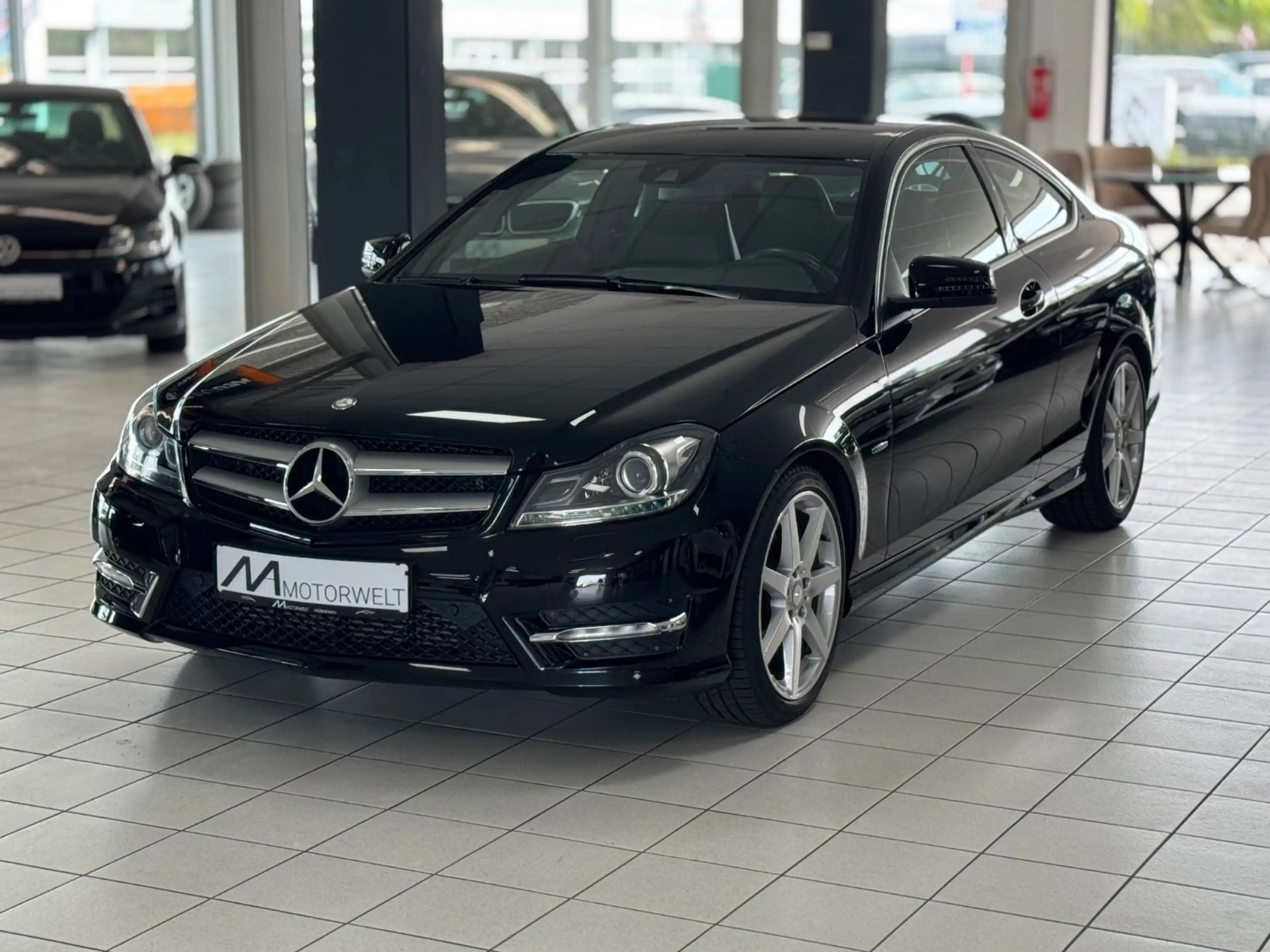 Mercedes-Benz C 250 Coupe CGI BlueEfficiency AMG Line — photo 3
