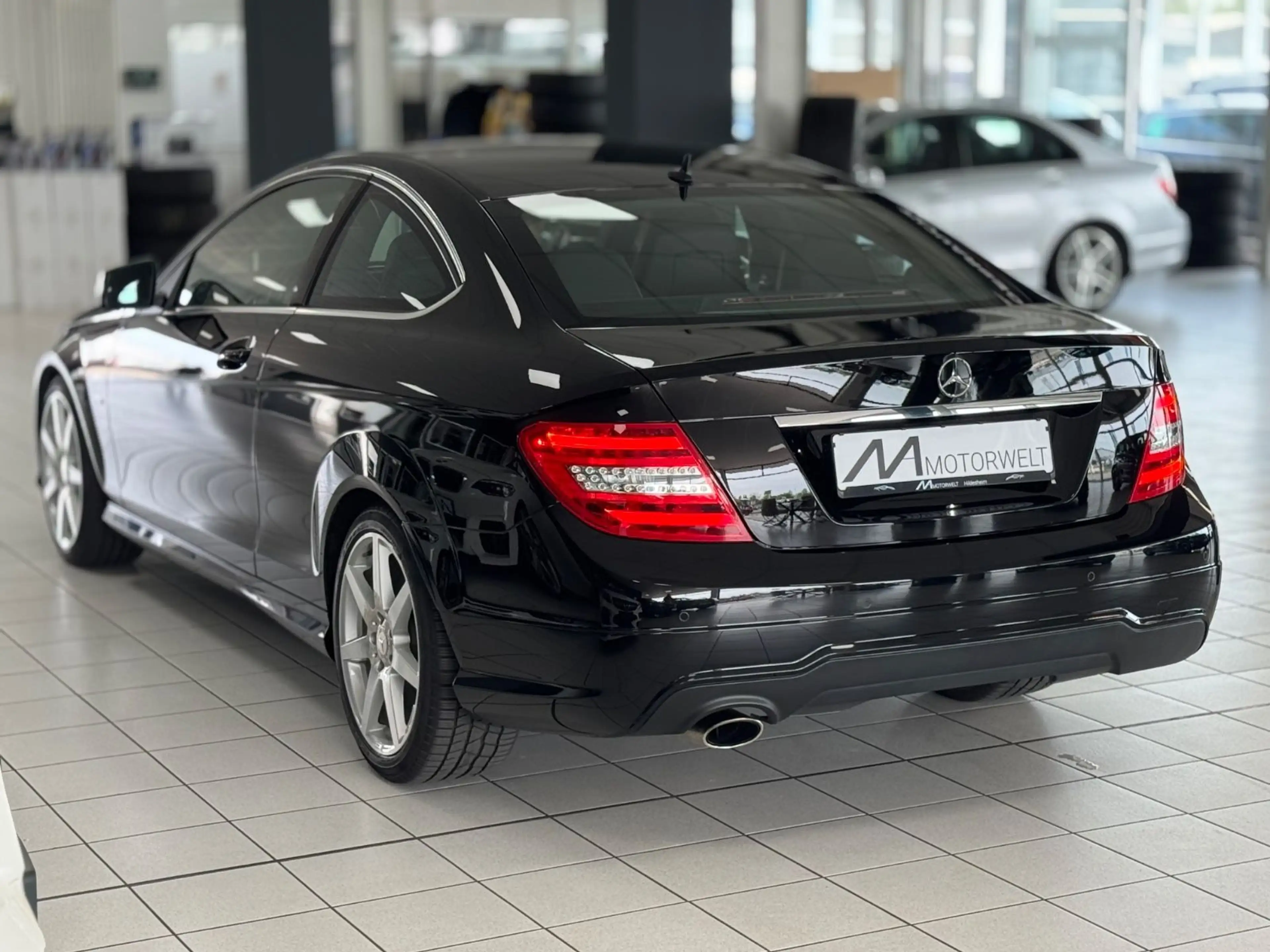 Mercedes-Benz C 250 Coupe CGI BlueEfficiency AMG Line — photo 4