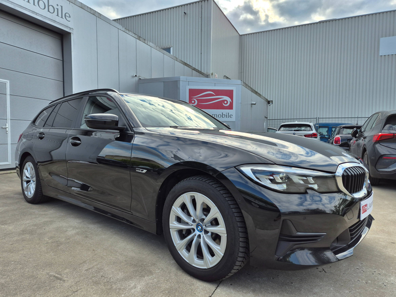BMW 330 eA Touring // PHEV HYBRID // 2022 !!