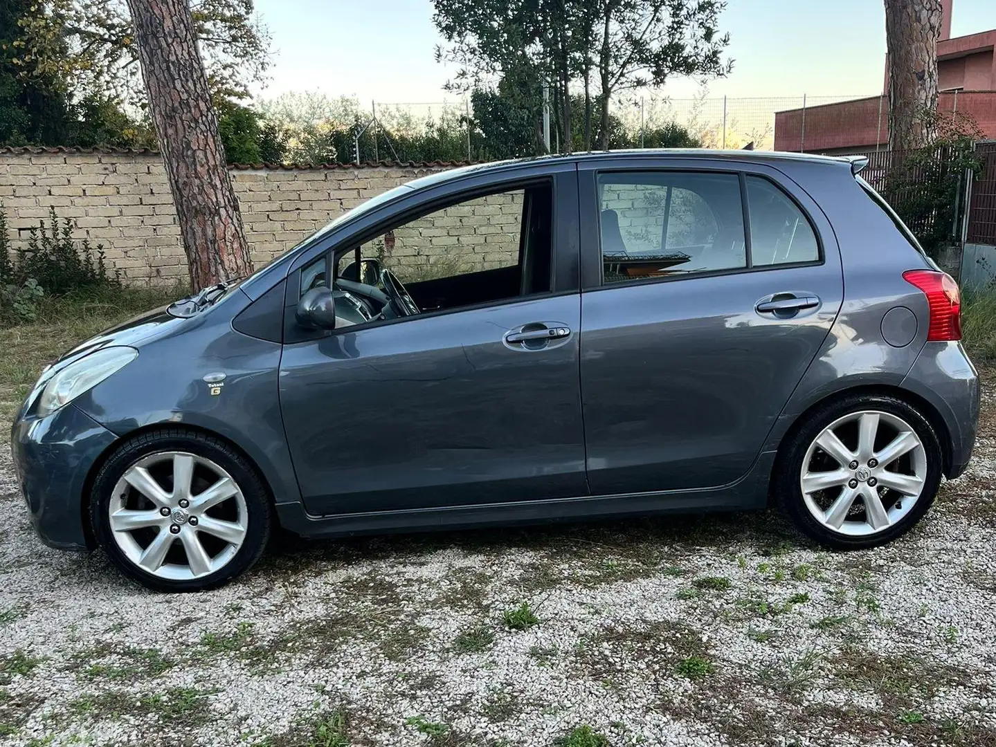 Toyota Yaris Yaris 1.8 ts 5p GPL Grigio - 2