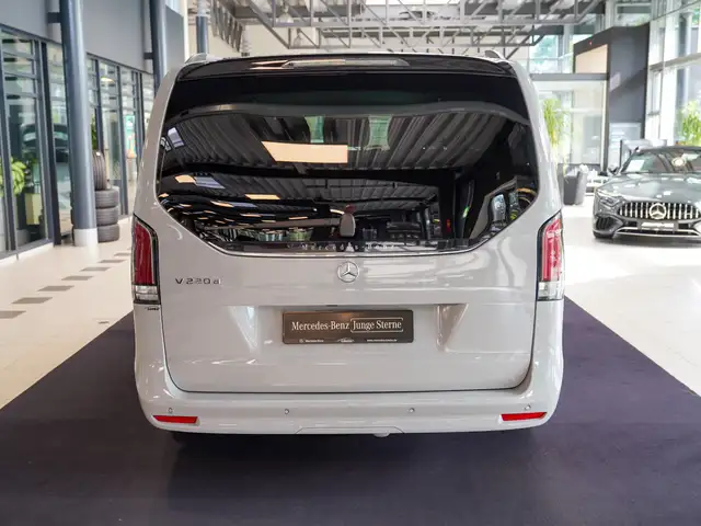 Mercedes-Benz V-Class view 4