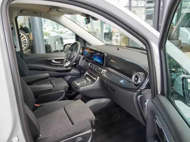 Mercedes-Benz V-Class view 10