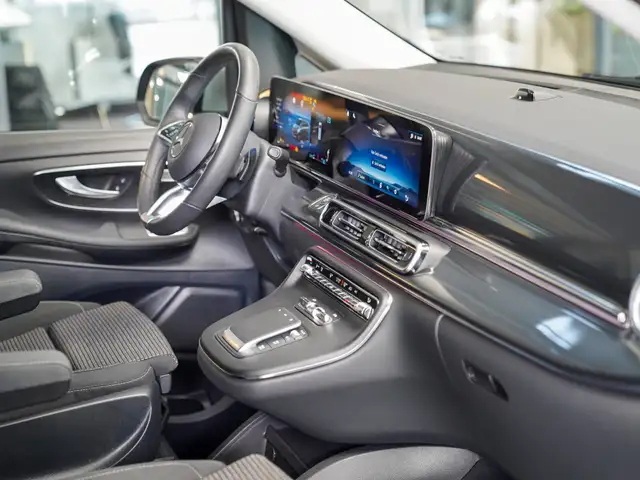 Mercedes-Benz V-Class view 11
