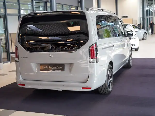 Mercedes-Benz V-Class view 3