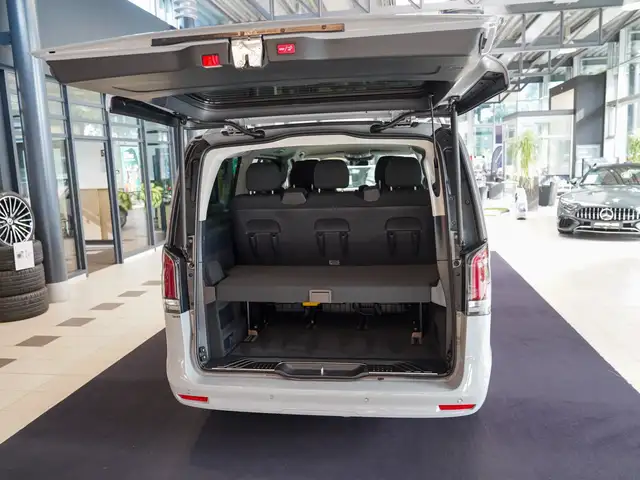 Mercedes-Benz V-Class view 6