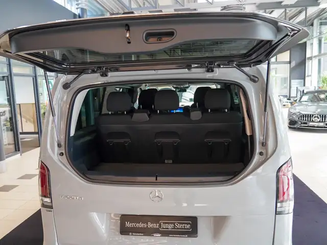 Mercedes-Benz V-Class view 5