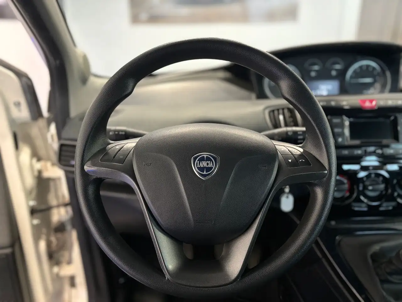 Lancia Ypsilon 2022 — фото 11