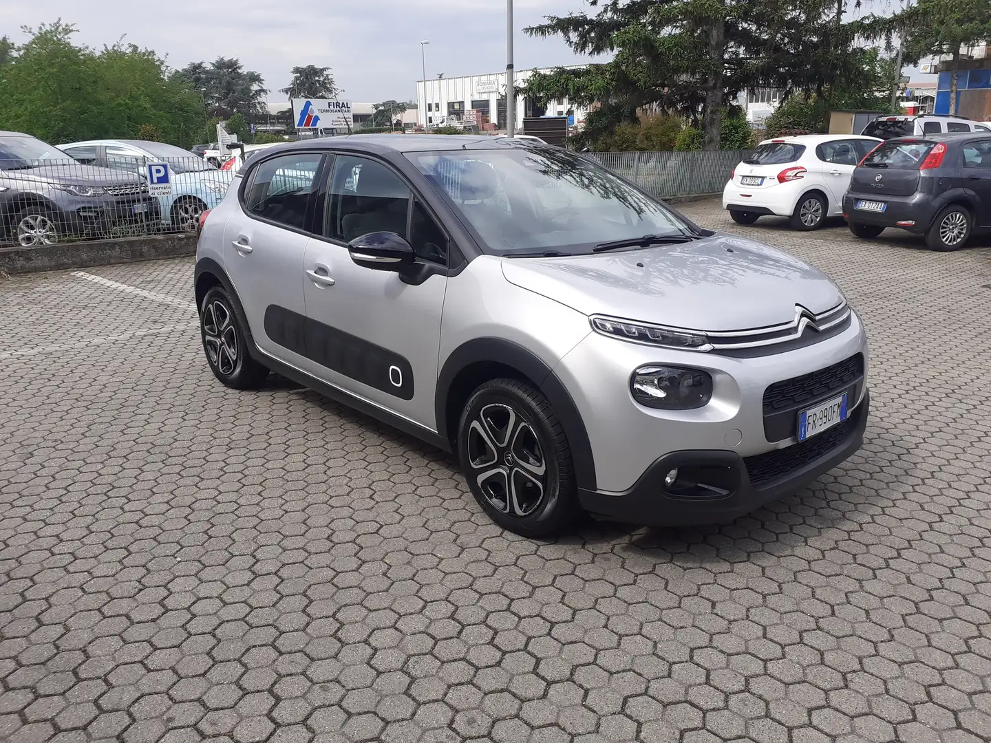 Citroen C3 C3 1.2 puretech Shine 82cv Grijs - 2