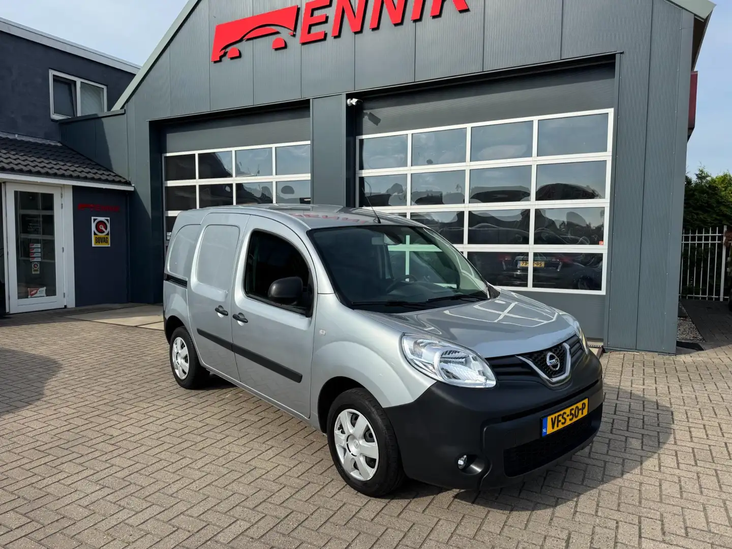 Nissan NV250 1.5 dCi 95 L1H1 Acenta / Camera / Cruise / Trekhaa Grijs - 2