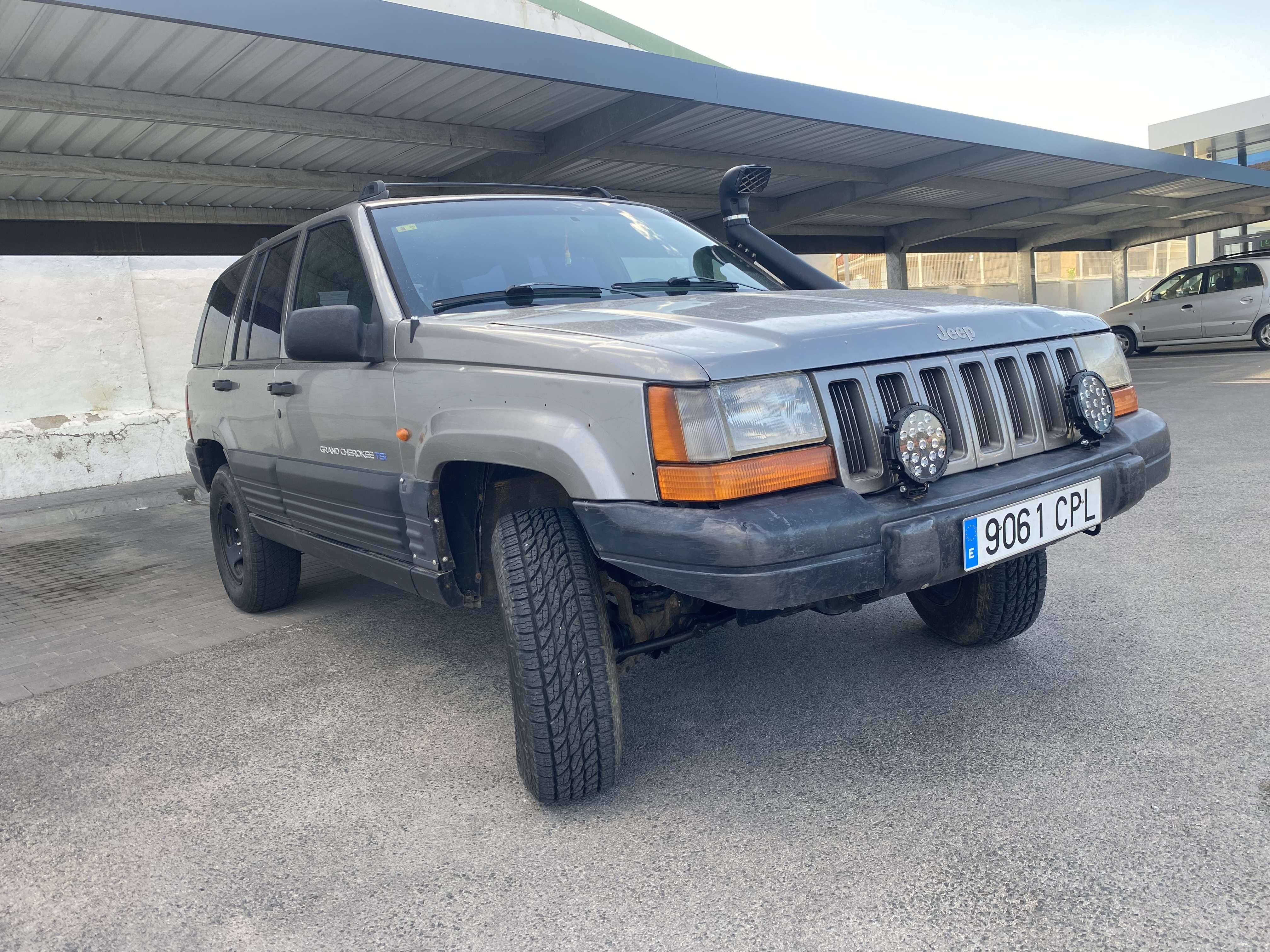 Jeep Grand Cherokee 2.5 TD TSI - foto 1