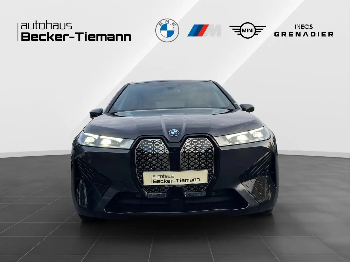 BMW iX xDrive50 Sportpaket/ DrivAss Prof./ ParkAss+/ AHK/ Grau - 2
