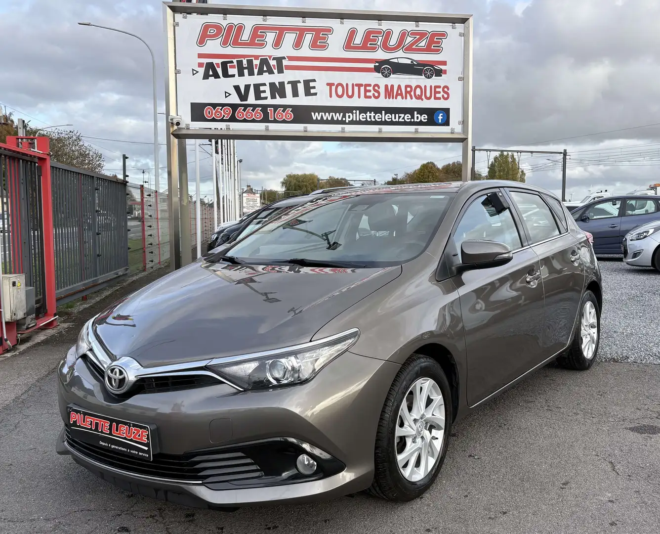 Toyota Auris Auris 1.33i VVT-i Comfort Argent - 1