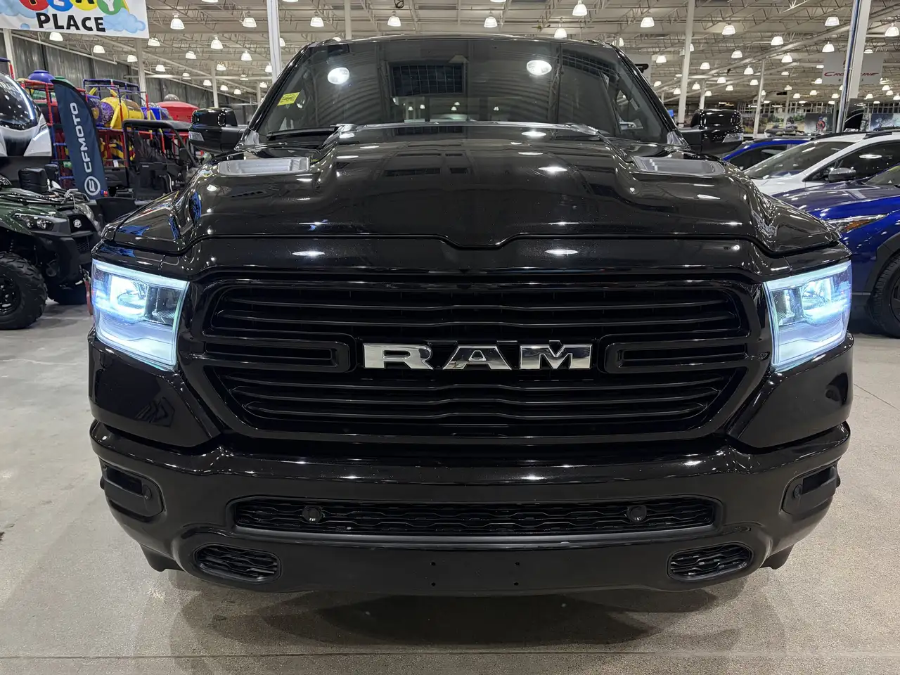 RAM 1500 снимка RAM 1500