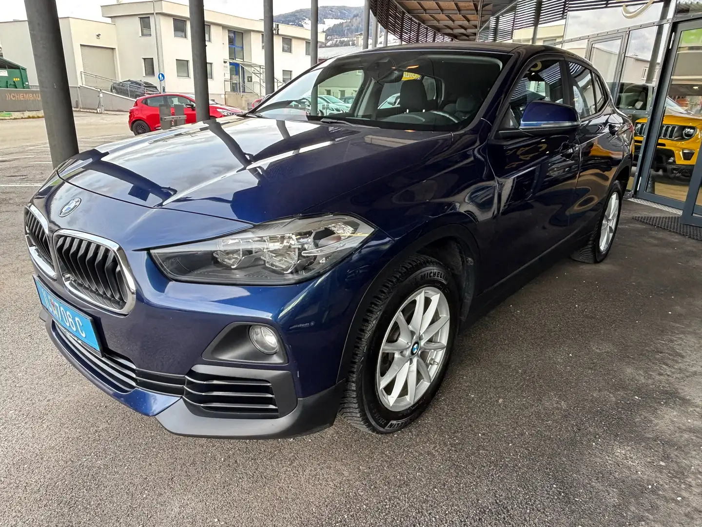 BMW X2 sDrive 18 i Advantage Blau - 2