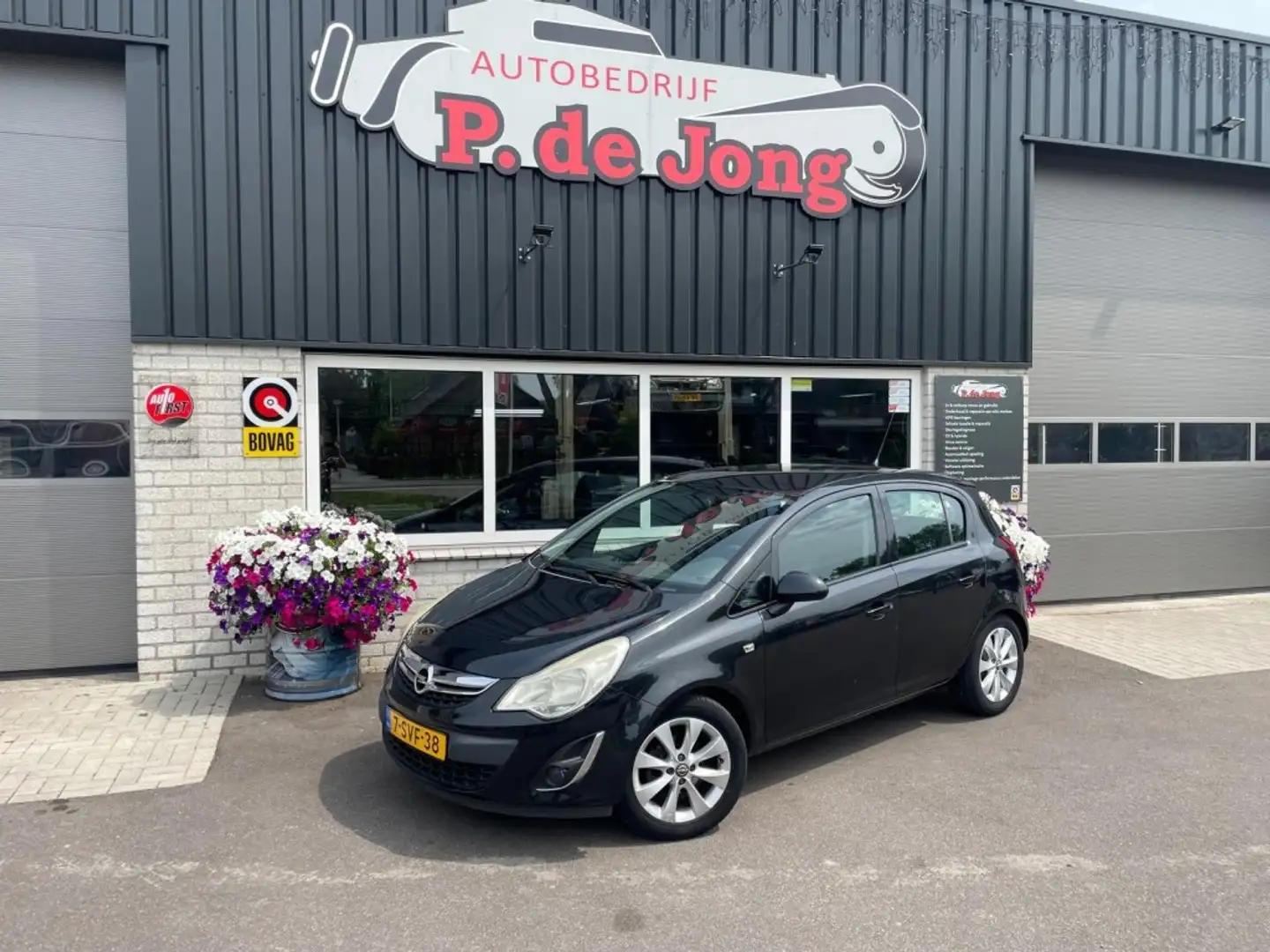 Opel Corsa 1.2-16V COSMO Zwart - 1
