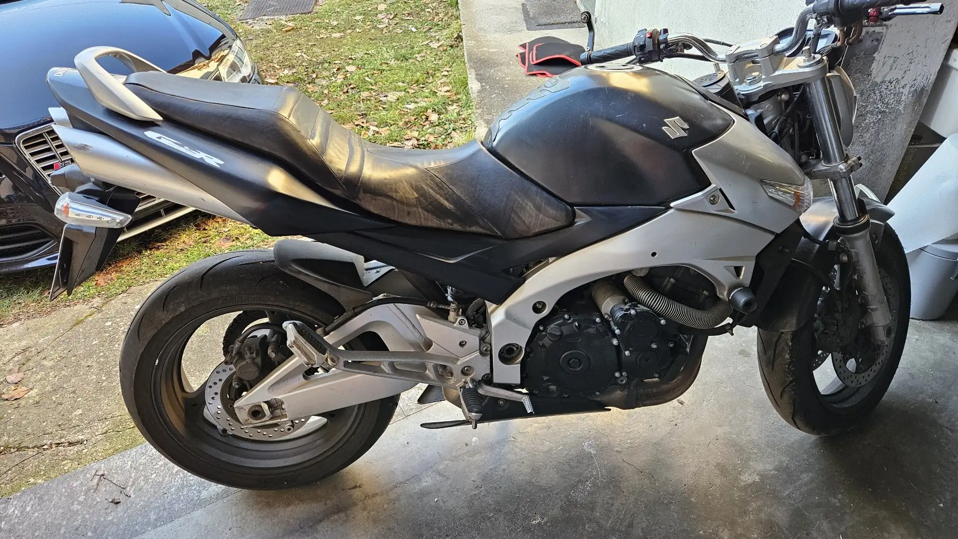 Suzuki GSR 600 Gris - 2