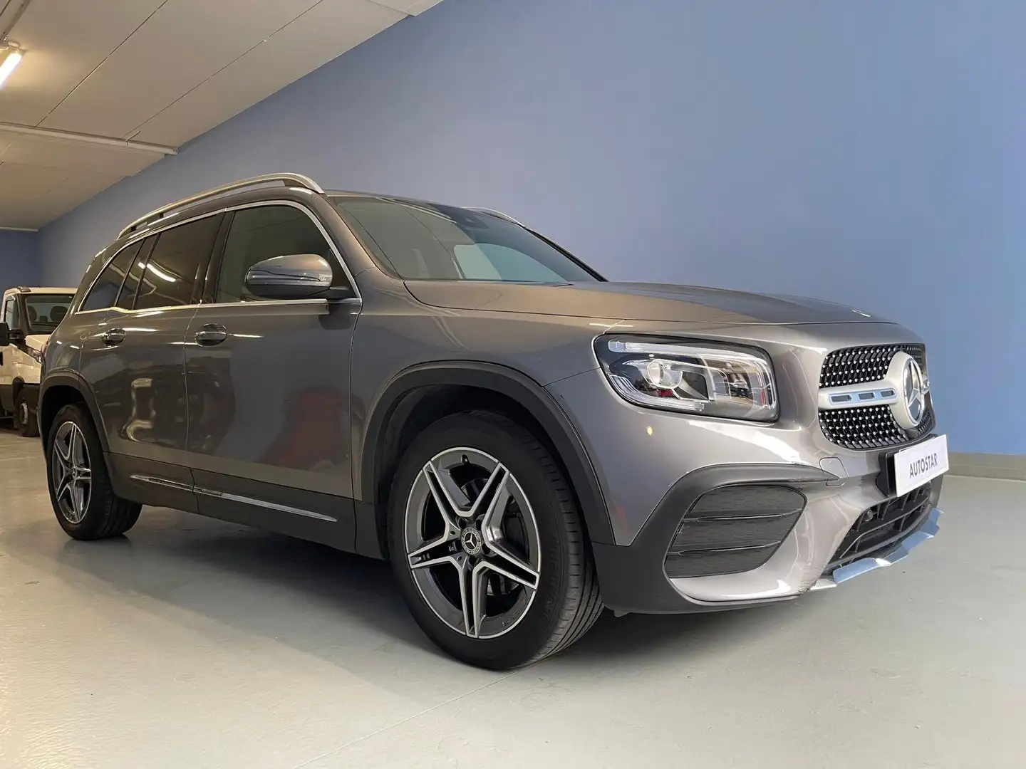 Mercedes-Benz GLB 180 d Premium auto Grau - 2