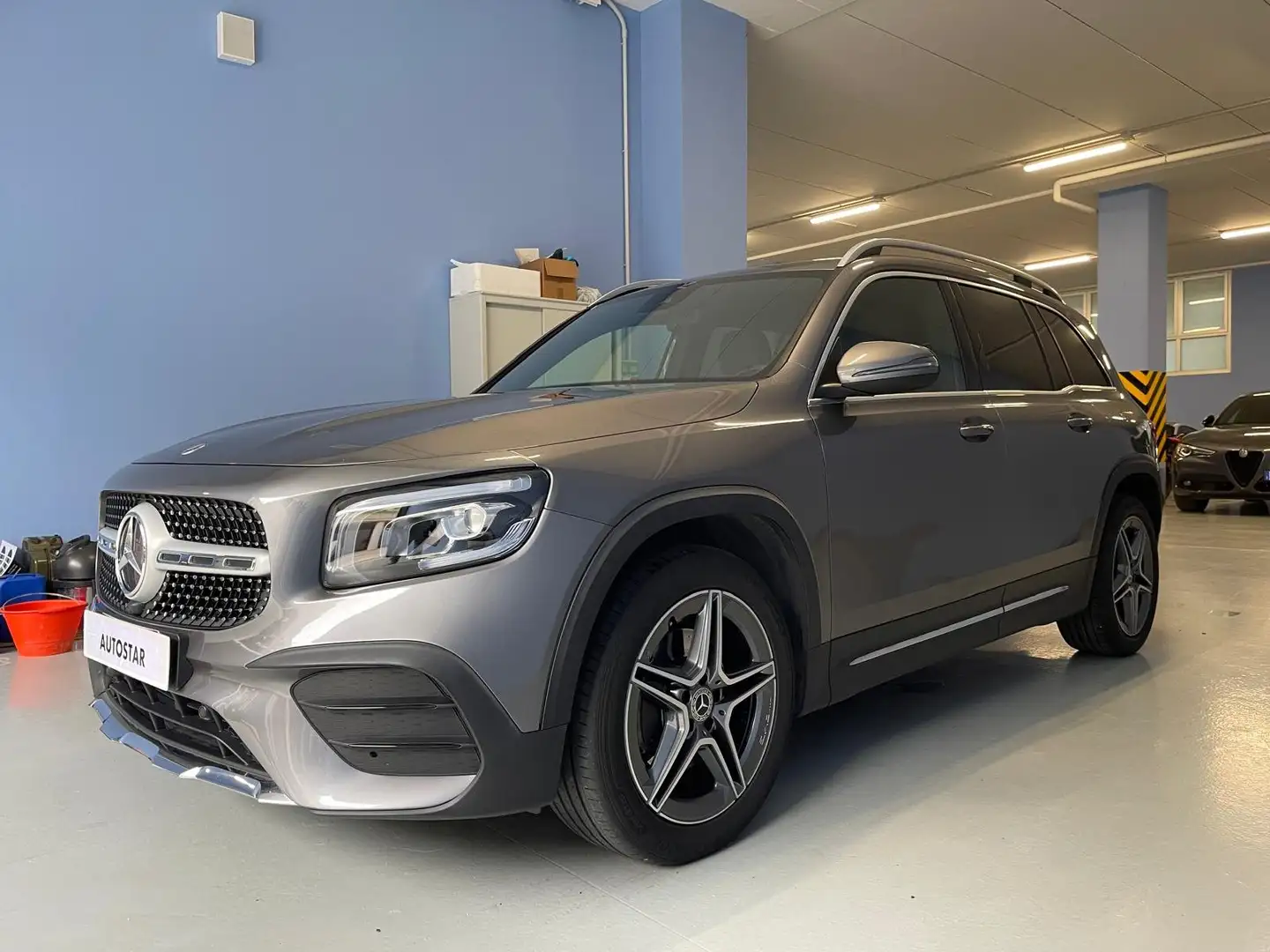 Mercedes-Benz GLB 180 d Premium auto Grau - 1