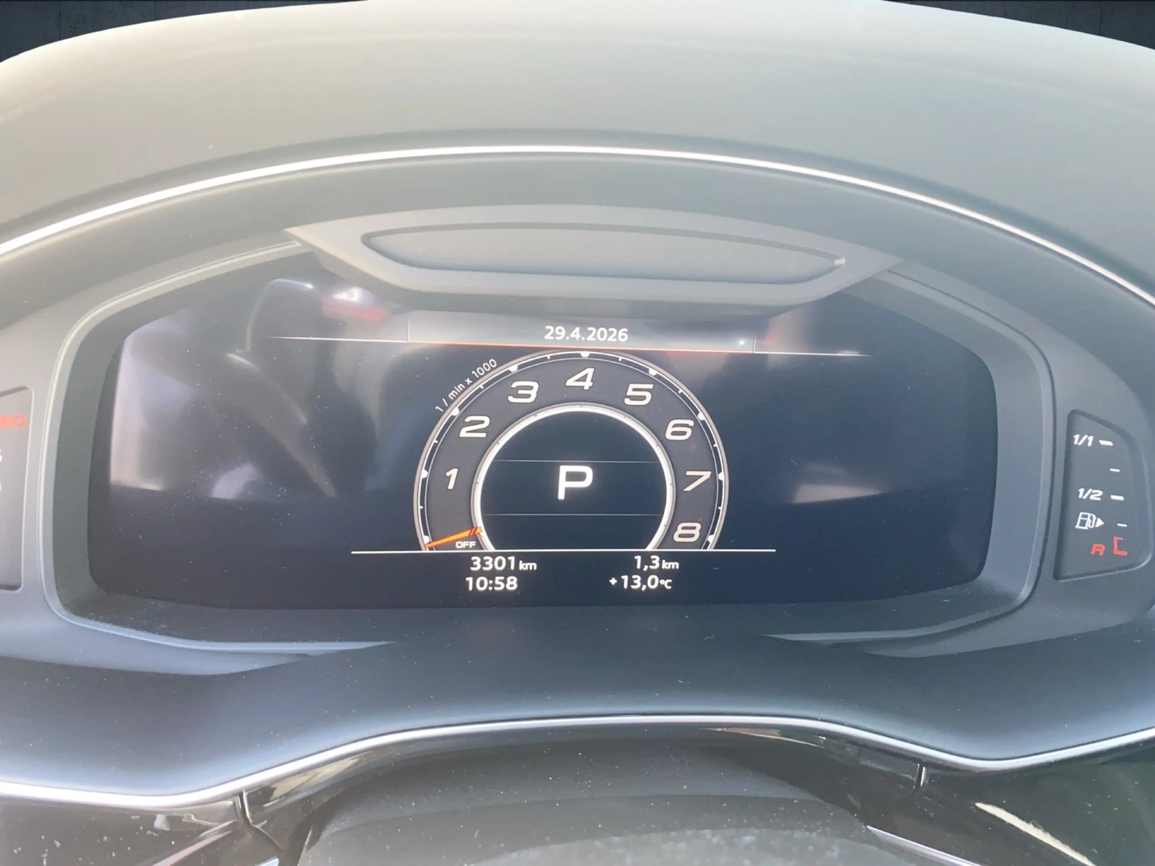 Audi RS Q8 SUV performance tiptr Vmax305 23 Laser PANO — photo 10