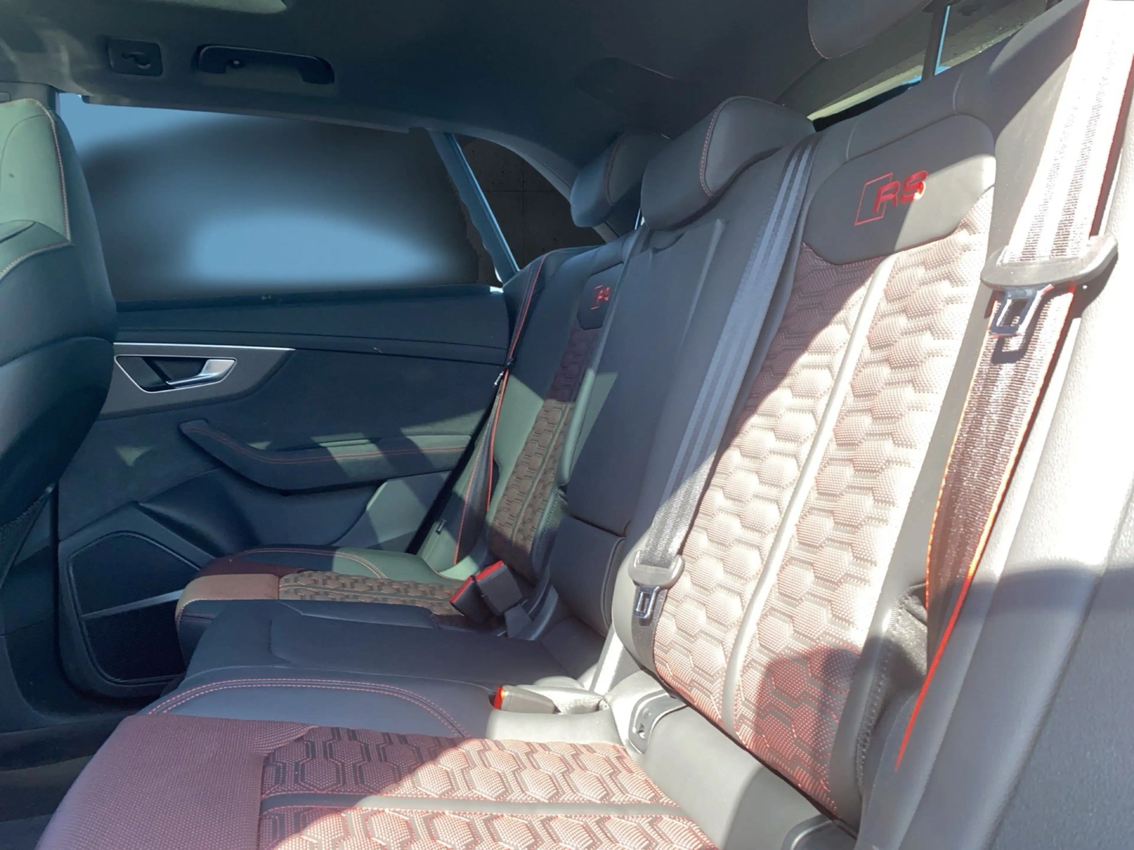 Audi RS Q8 SUV performance tiptr Vmax305 23 Laser PANO — photo 12