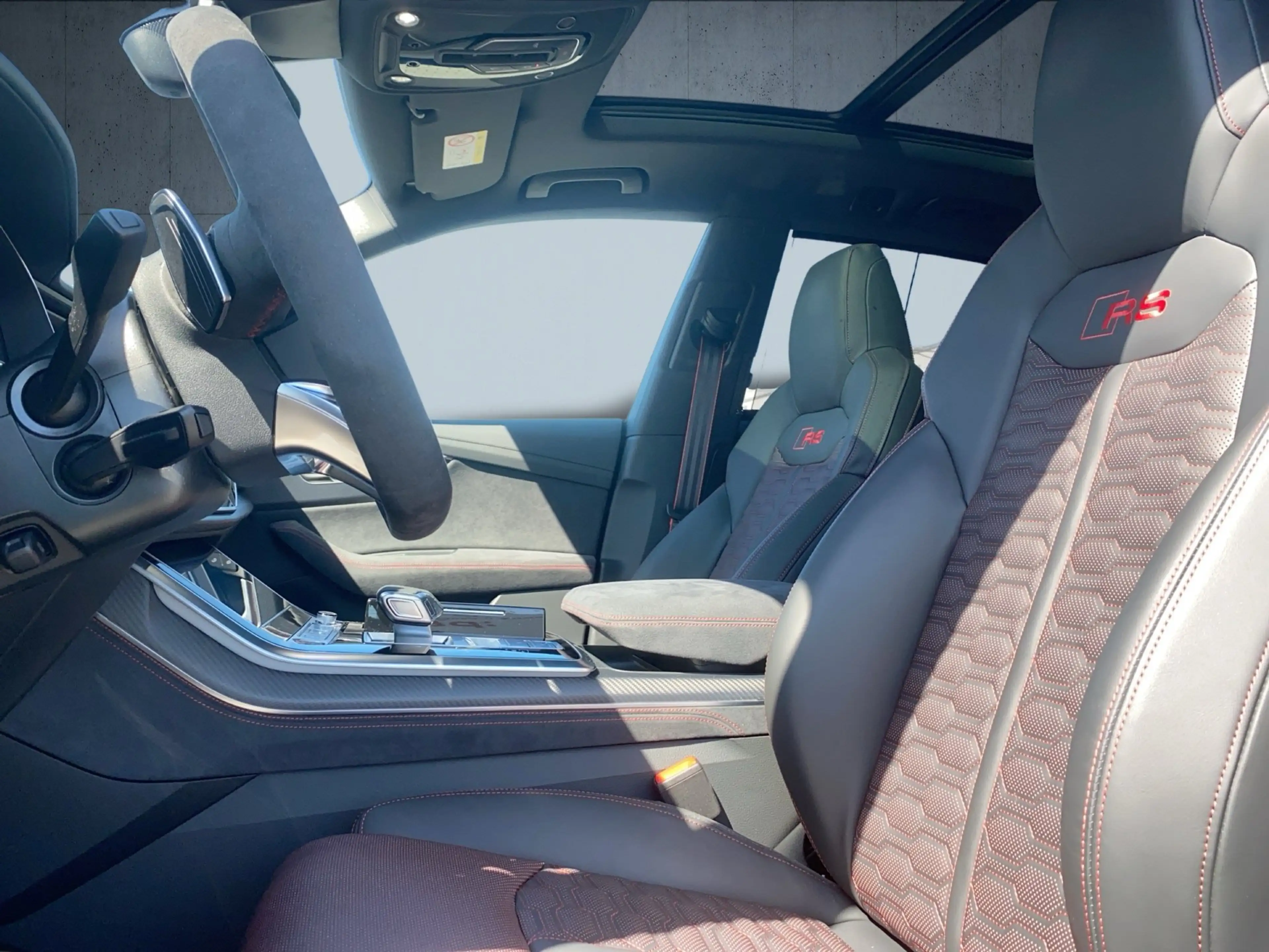 Audi RS Q8 SUV performance tiptr Vmax305 23 Laser PANO — photo 9