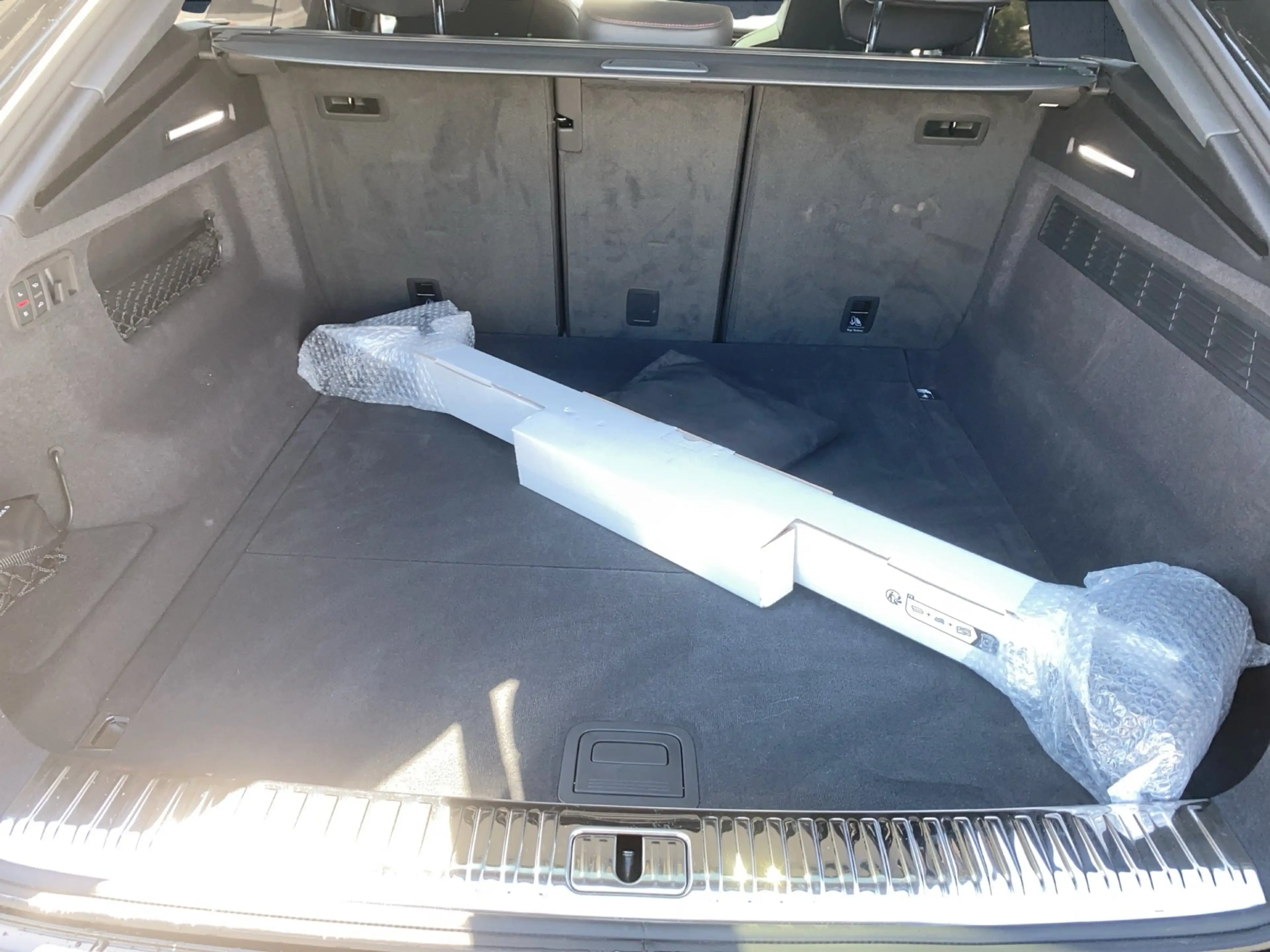 Audi RS Q8 SUV performance tiptr Vmax305 23 Laser PANO — photo 13