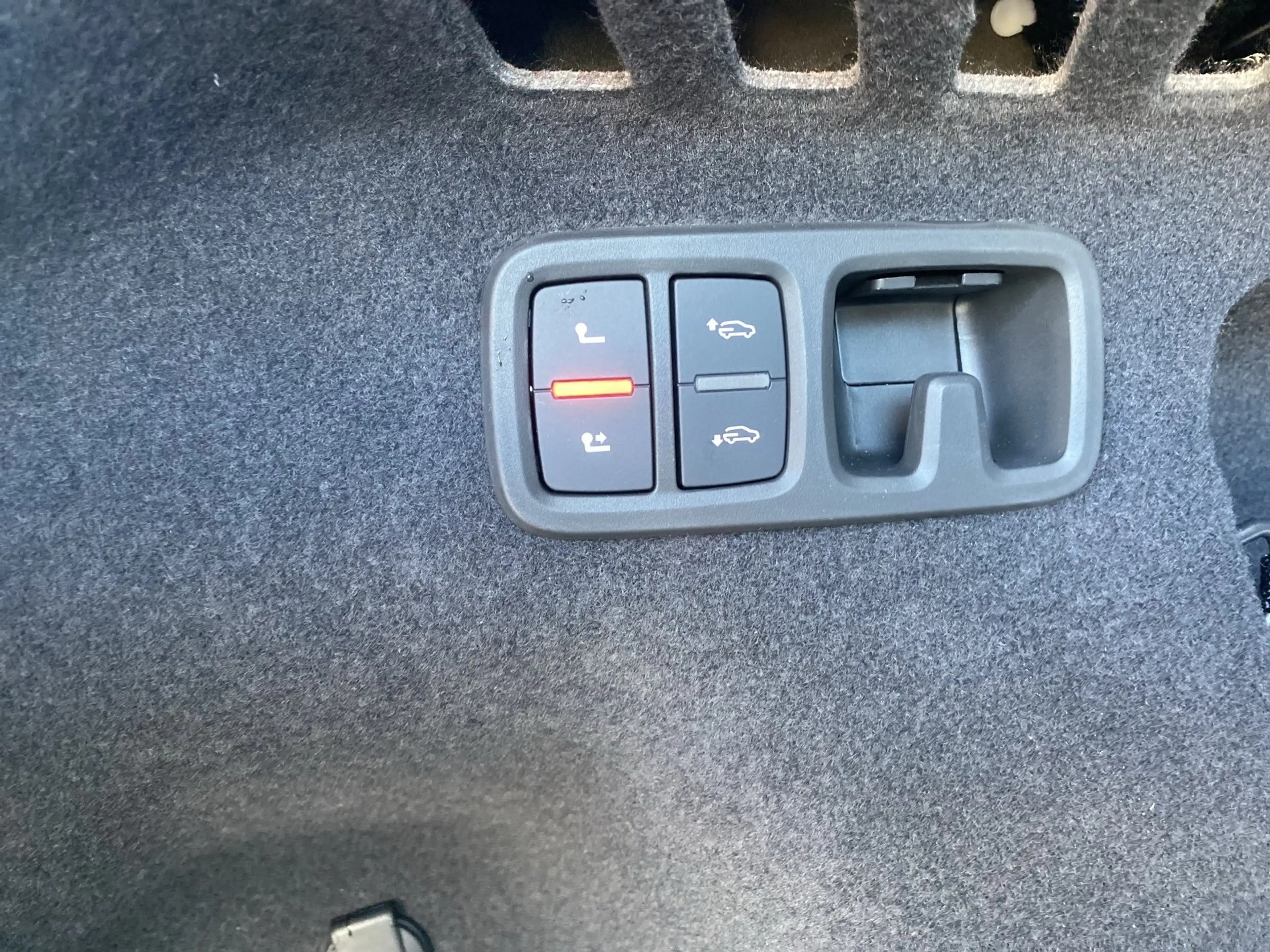 Audi RS Q8 SUV performance tiptr Vmax305 23 Laser PANO — photo 15