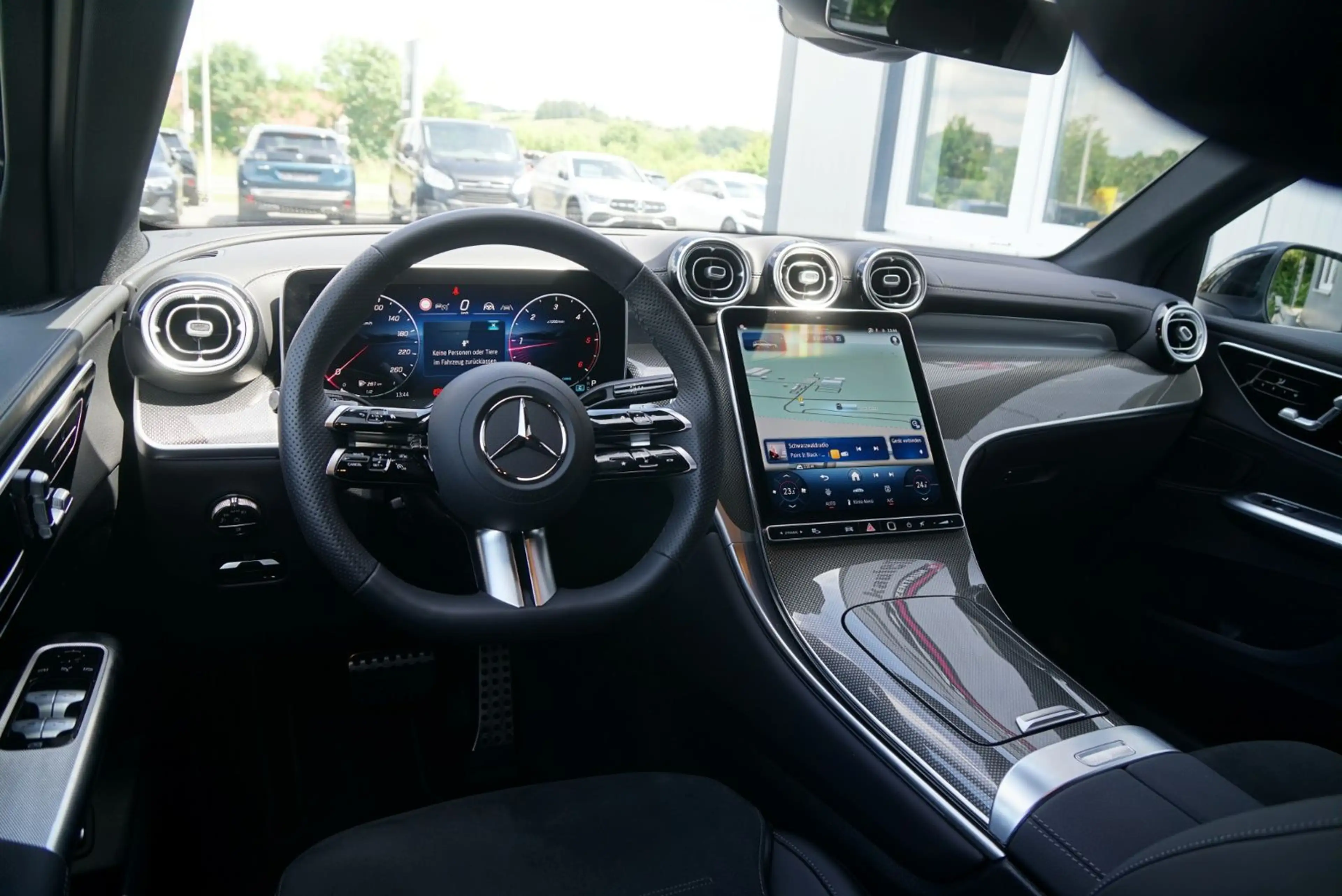 Mercedes-Benz GLC 300 d 4M Edition AMG Line *ACC*AHK*Navi* — photo 7
