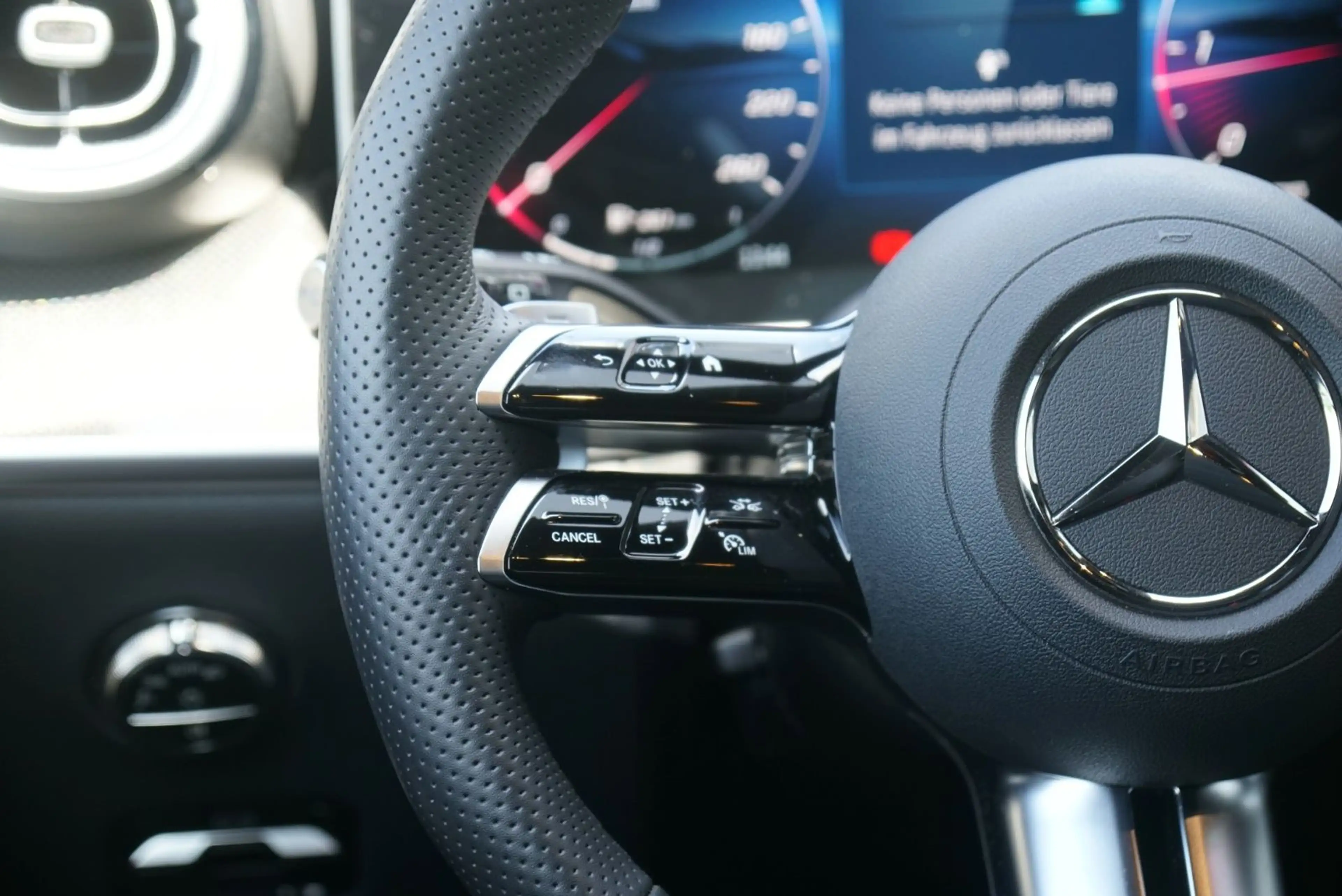 Mercedes-Benz GLC 300 d 4M Edition AMG Line *ACC*AHK*Navi* — photo 14