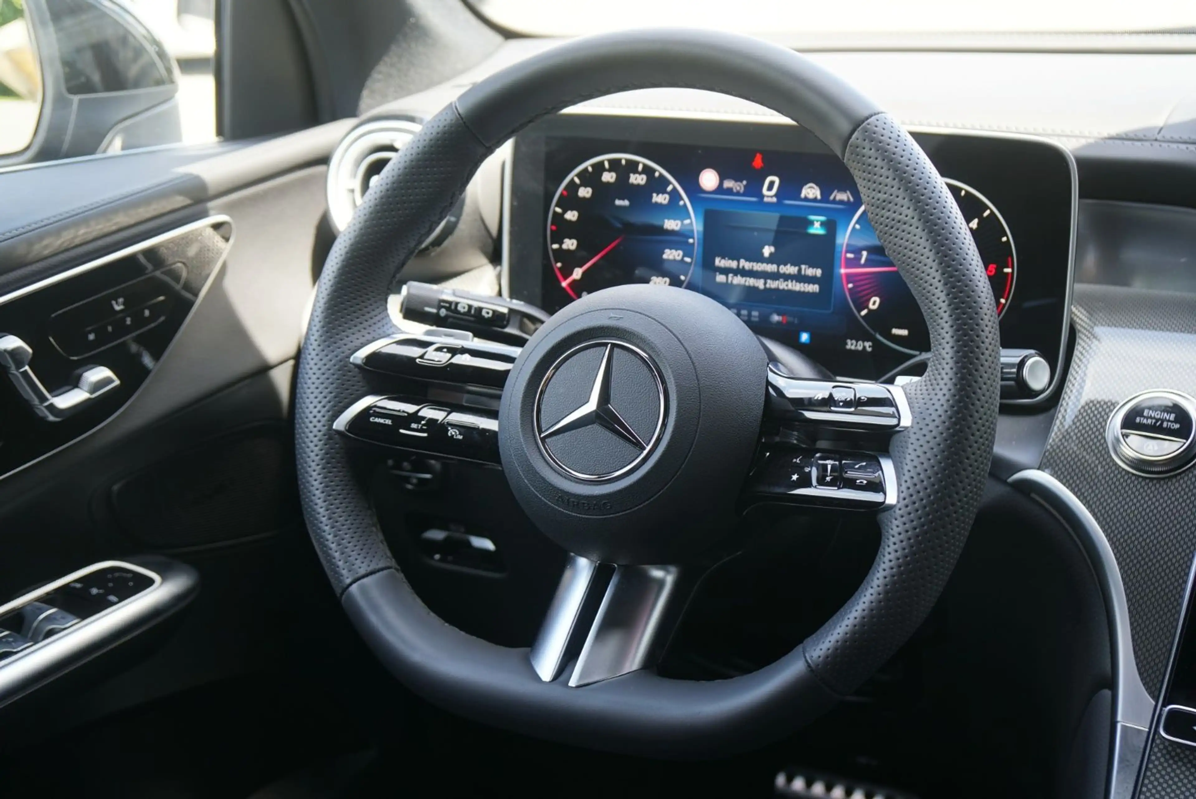 Mercedes-Benz GLC 300 d 4M Edition AMG Line *ACC*AHK*Navi* — photo 13