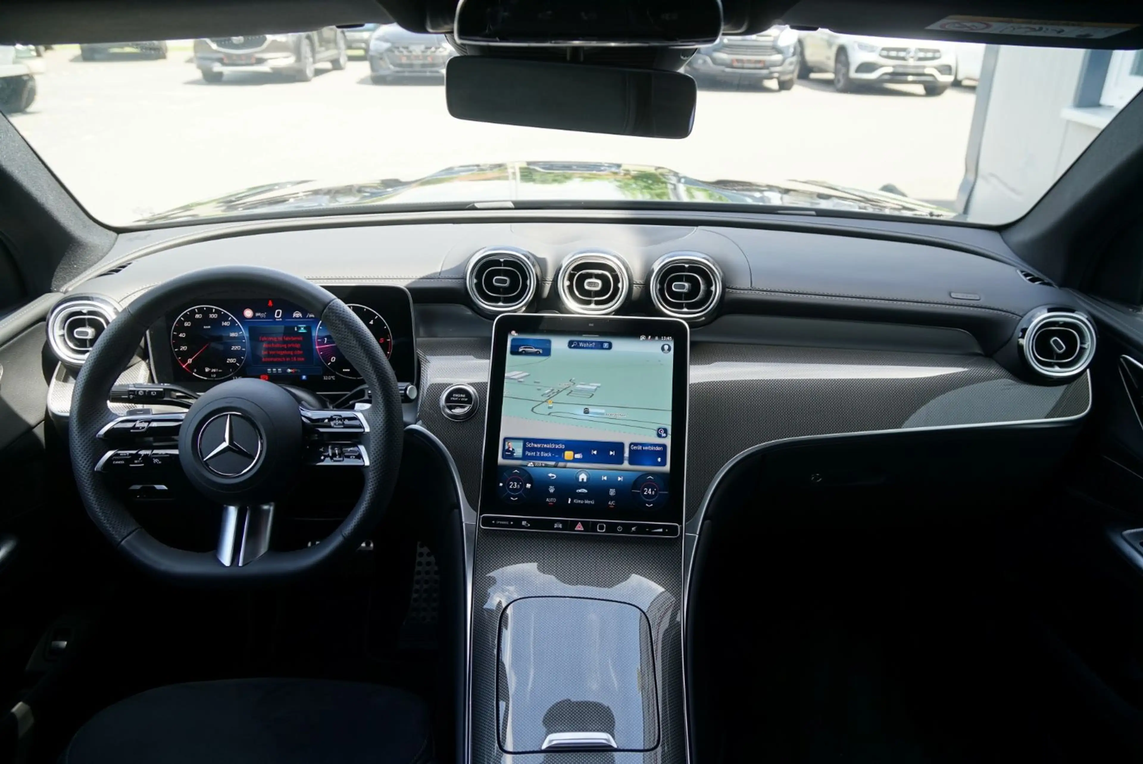 Mercedes-Benz GLC 300 d 4M Edition AMG Line *ACC*AHK*Navi* — photo 12