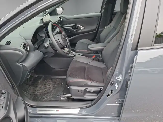 Toyota Yaris view 10