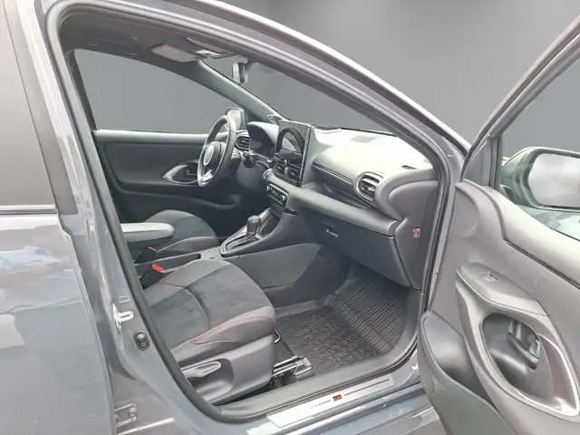 Toyota Yaris view 12