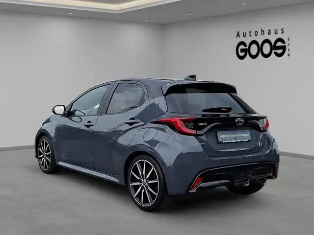 Toyota Yaris view 3